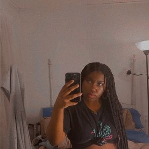 Meet your Posher, Chloe